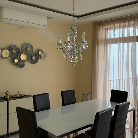 Apartament Waterfront At De Redin Court *