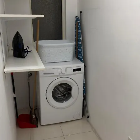 Apartament Waterfront At De Redin Court