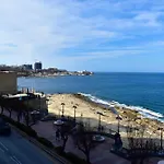 דירה Waterfront At De Redin Court