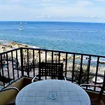 דירה Waterfront At De Redin Court *