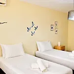 Apartamento Waterfront At De Redin Court *