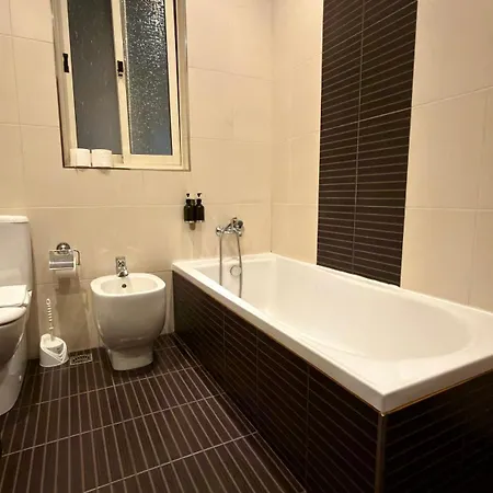 Apartment Waterfront At De Redin Court *