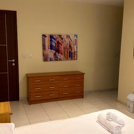 Waterfront At De Redin Court Apartment