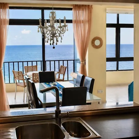 Apartamento Waterfront At De Redin Court