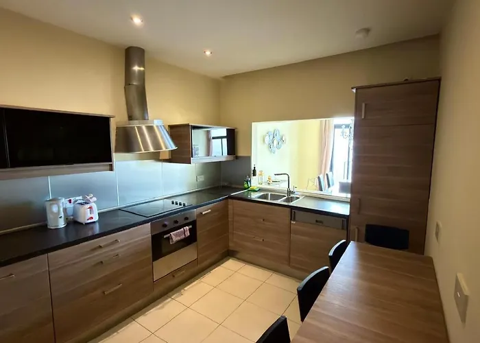 Waterfront At De Redin Court スリーマ