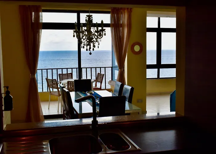 Waterfront At De Redin Court * Sliema