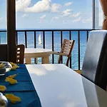 Waterfront At De Redin Court *