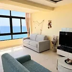 Waterfront At De Redin Court Apartment *