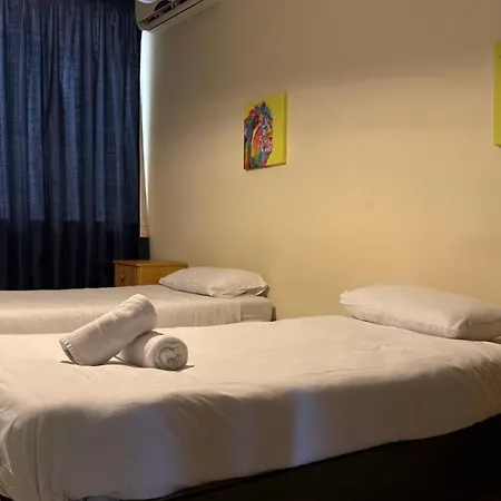 Waterfront At De Redin Court