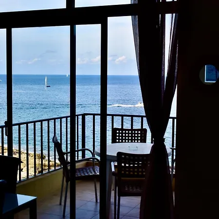 Διαμέρισμα Waterfront At De Redin Court