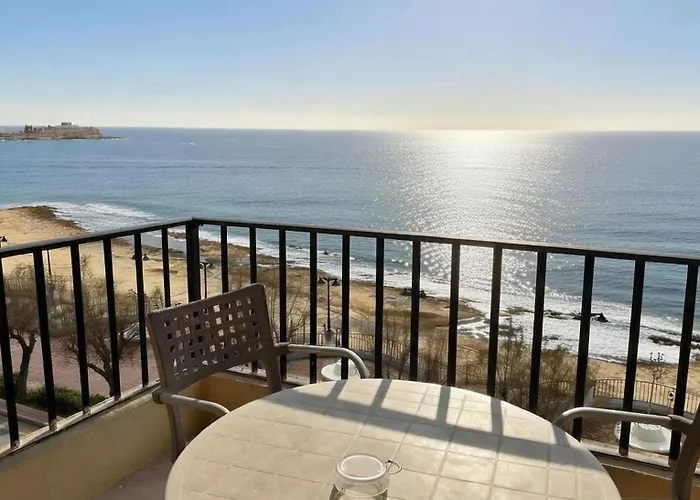 Waterfront At De Redin Court شقة سليمة