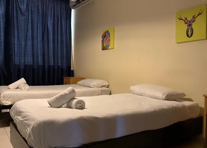 Waterfront At De Redin Court