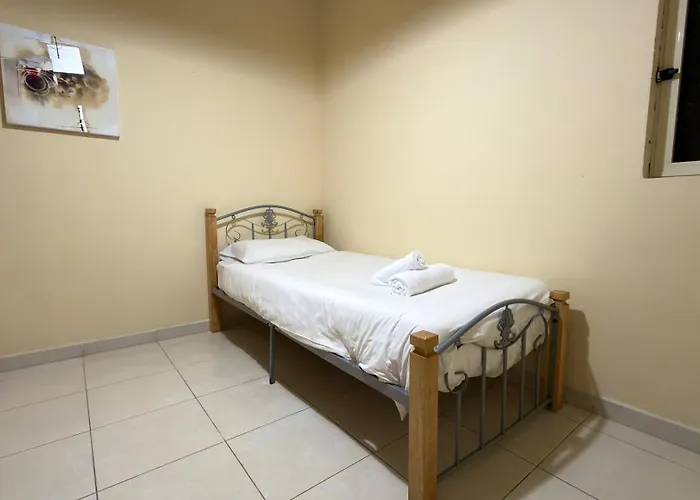 Waterfront At De Redin Court * سليمة