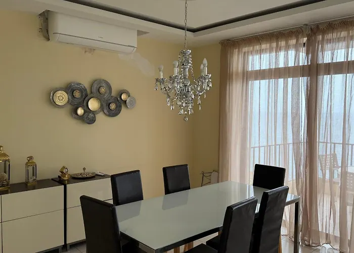 شقة Waterfront At De Redin Court *